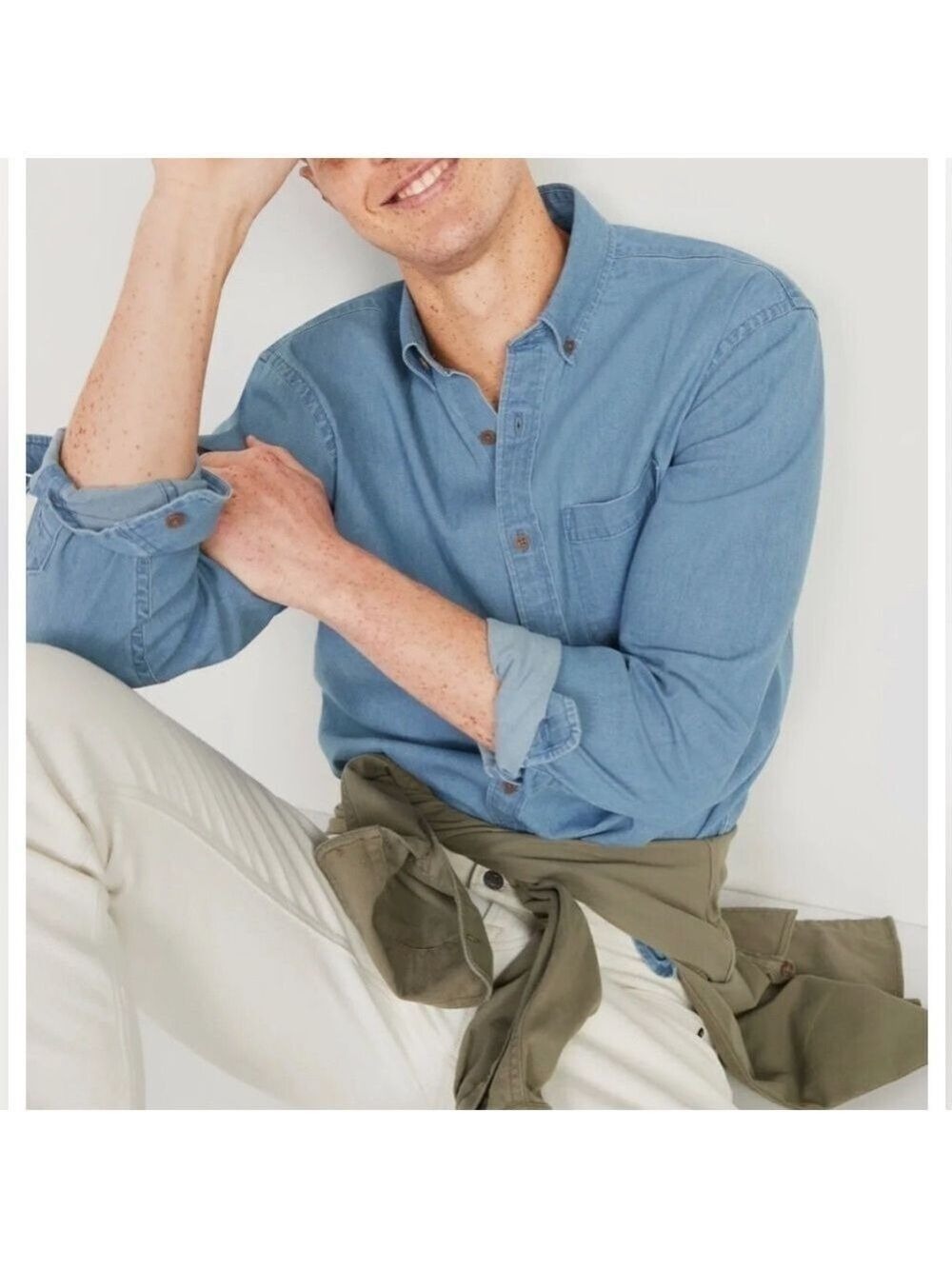 Old Navy Regular Fit Built-In-Flex Everyday Chambray Blue Button Up Shirt
